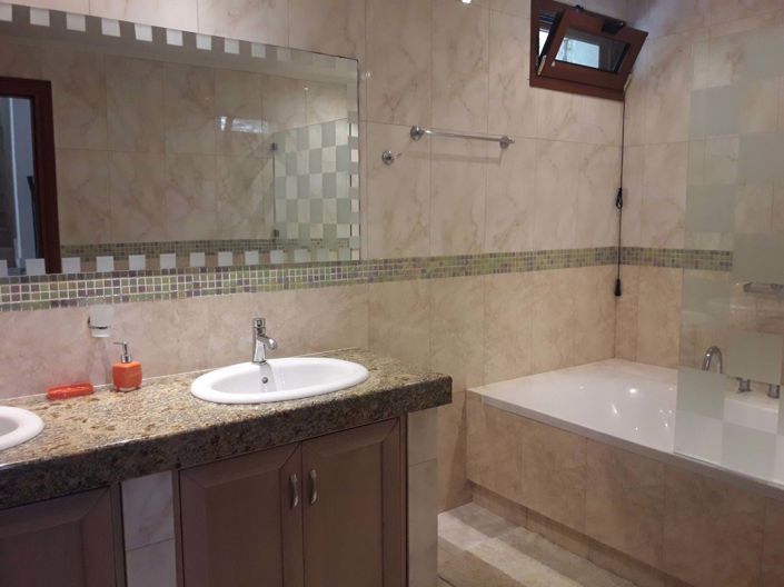 Image No.6-4 Bed House for sale