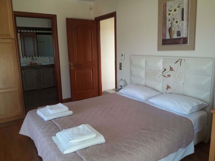 Image No.8-4 Bed House for sale