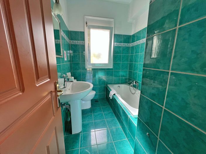 Image No.17-4 Bed House for sale