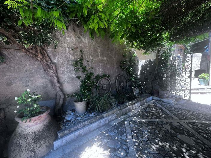 Image No.10-5 Bed House for sale