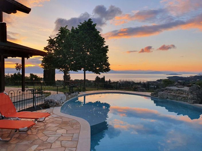 Image No.19-5 Bed House for sale