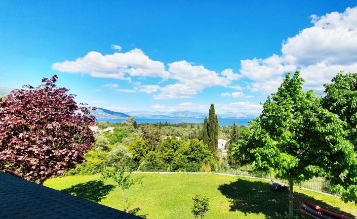 Image No.8-5 Bed House for sale