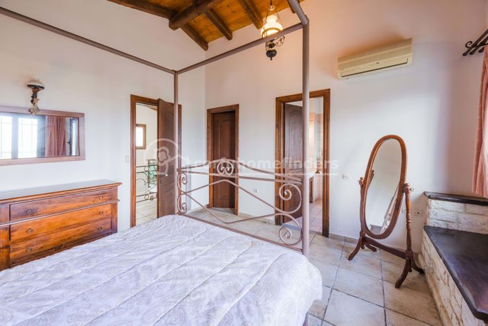 Image No.16-4 Bed House for sale