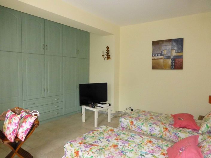 Image No.17-4 Bed House for sale