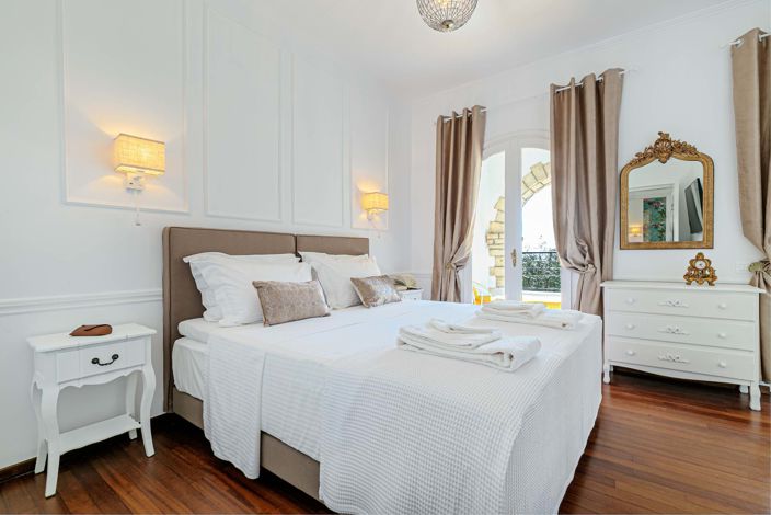 Image No.24-6 Bed House for sale