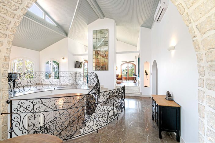 Image No.4-6 Bed House for sale