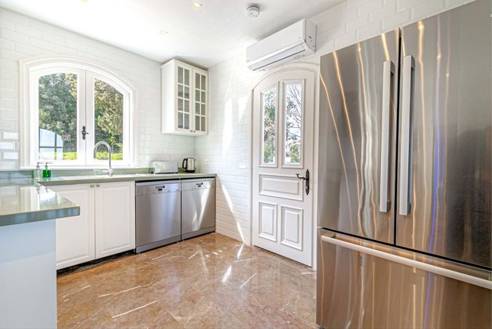 Image No.7-6 Bed House for sale