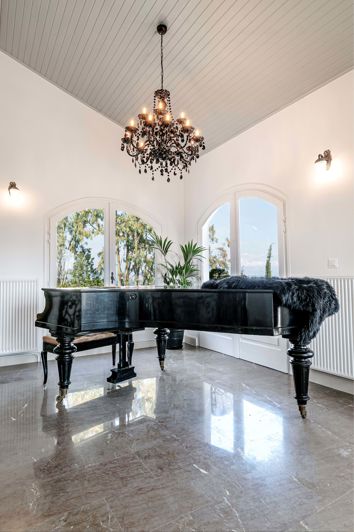 Image No.9-6 Bed House for sale