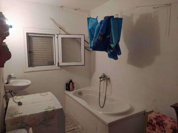 Image No.5-2 Bed House for sale