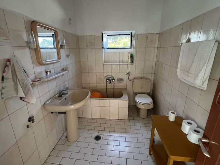 Image No.10-3 Bed House for sale