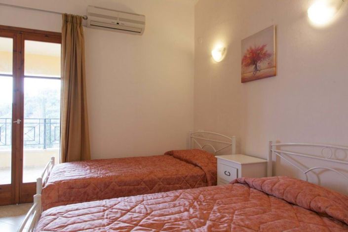 Image No.13-4 Bed House for sale