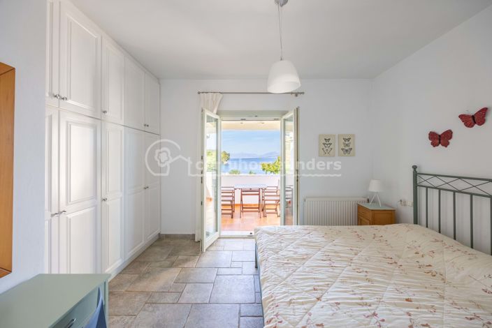 Image No.27-6 Bed House for sale