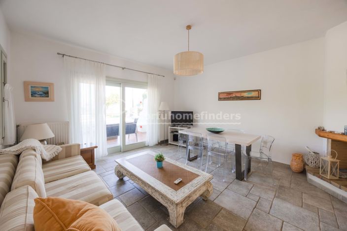 Image No.5-6 Bed House for sale