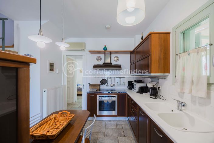 Image No.9-6 Bed House for sale