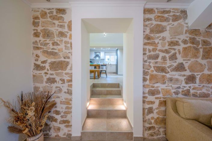 Image No.10-5 Bed House for sale