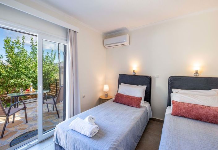 Image No.5-5 Bed House for sale