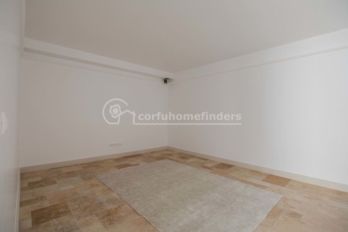 Image No.18-4 Bed House for sale