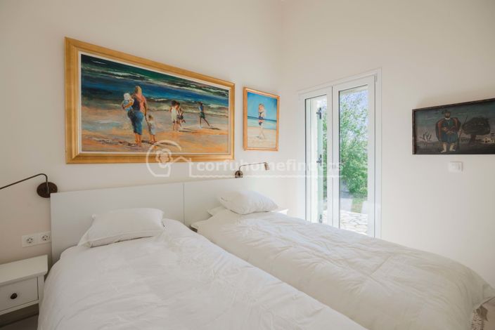 Image No.26-4 Bed House for sale