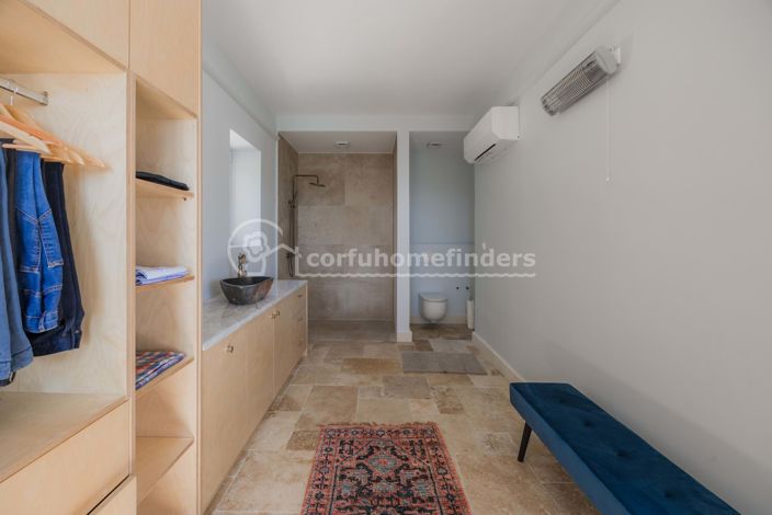 Image No.8-4 Bed House for sale