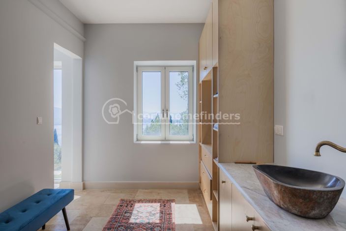 Image No.9-4 Bed House for sale