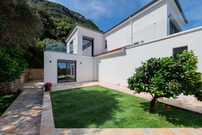 Image No.17-4 Bed House for sale