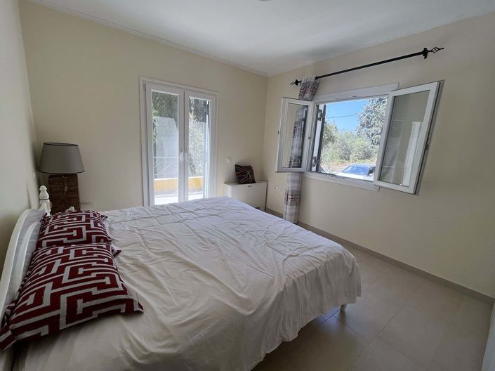 Image No.10-3 Bed House for sale