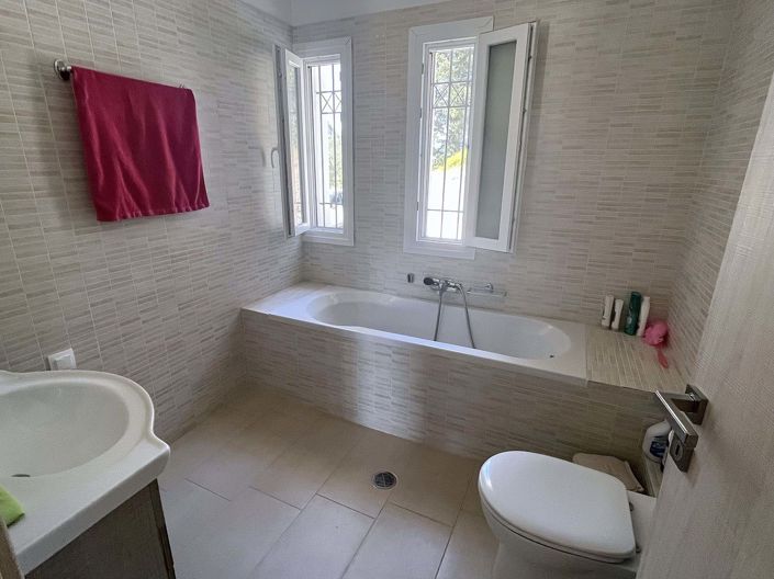 Image No.11-3 Bed House for sale