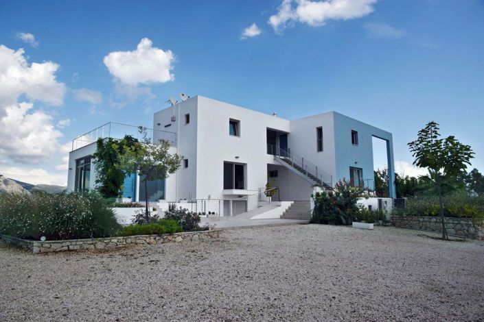 Image No.2-8 Bed House for sale