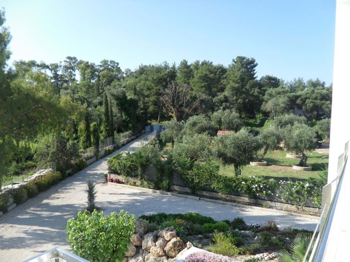 Image No.6-8 Bed House for sale