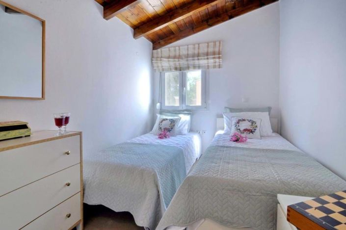 Image No.8-3 Bed House for sale