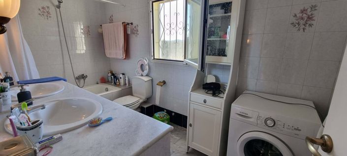 Image No.9-3 Bed House for sale