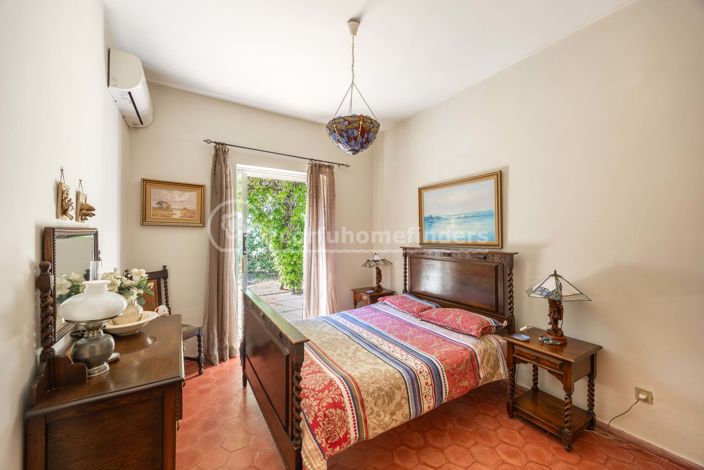 Image No.12-6 Bed House for sale