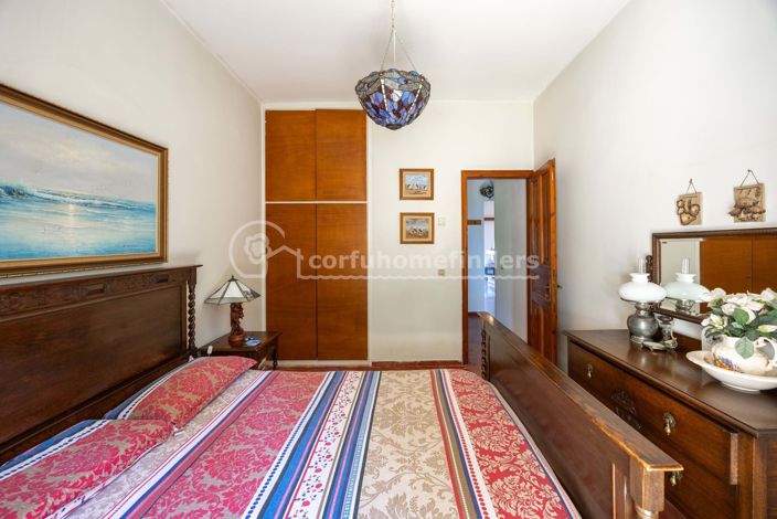Image No.13-6 Bed House for sale