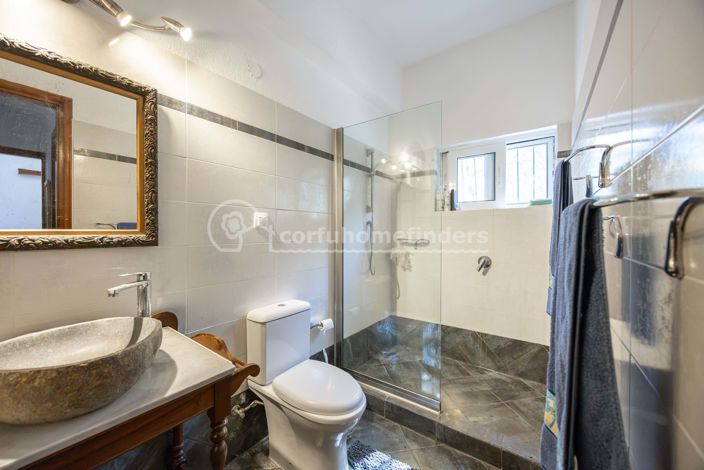Image No.17-6 Bed House for sale