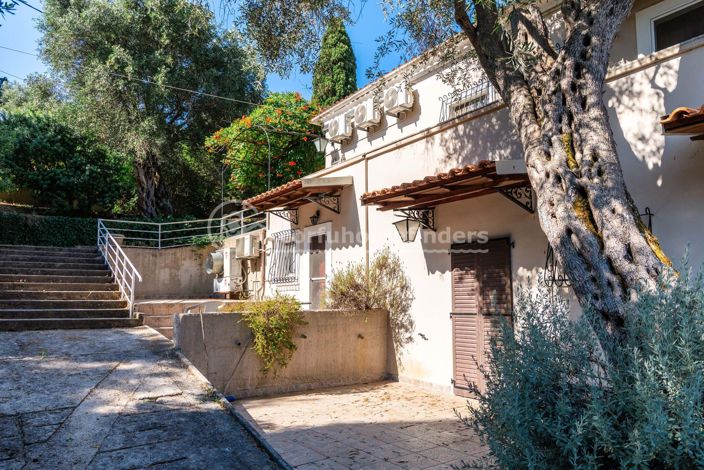 Image No.19-6 Bed House for sale