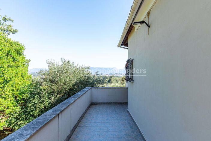 Image No.4-6 Bed House for sale