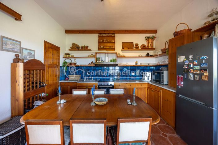 Image No.8-6 Bed House for sale