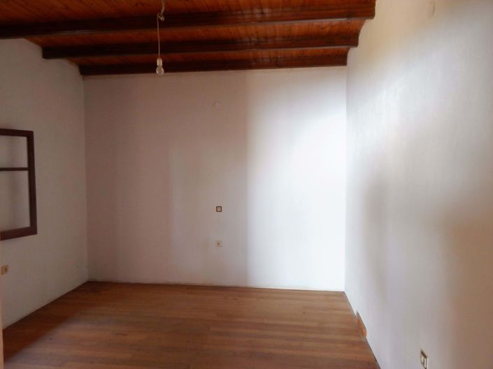 Image No.11-5 Bed House for sale