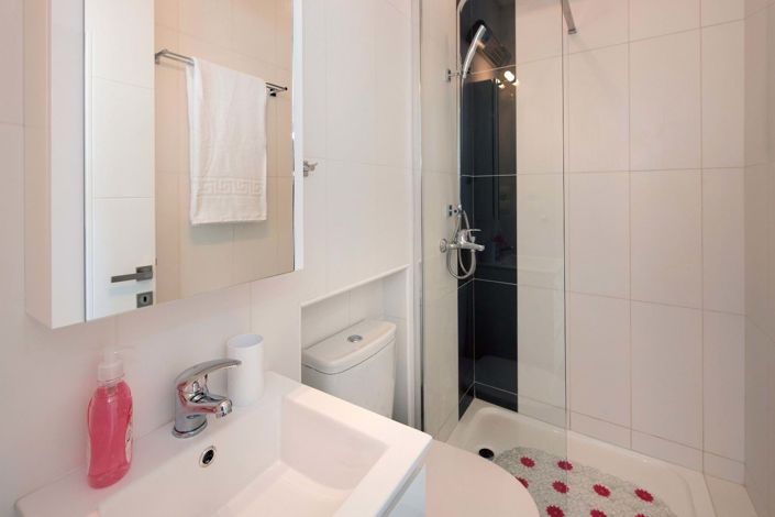 Image No.10-8 Bed House for sale