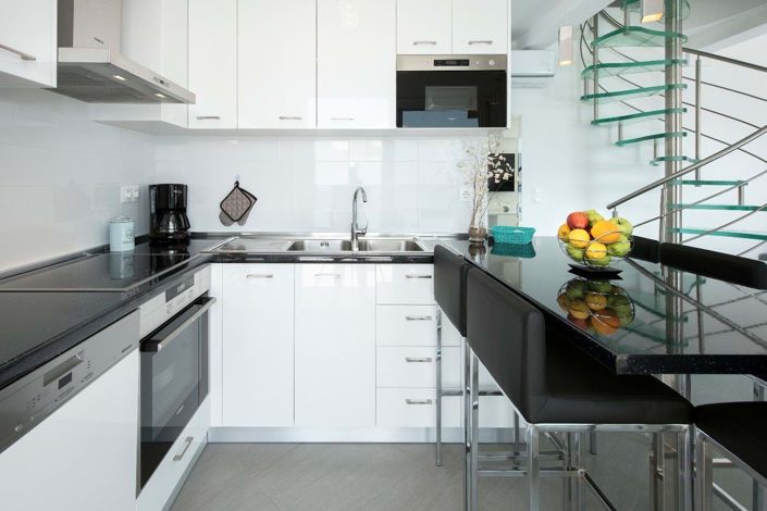 Image No.4-8 Bed House for sale