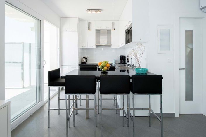 Image No.5-8 Bed House for sale