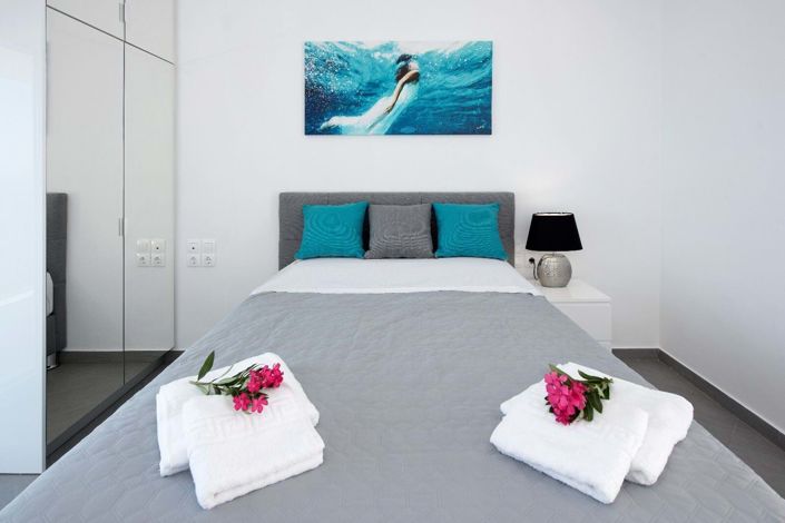 Image No.9-8 Bed House for sale