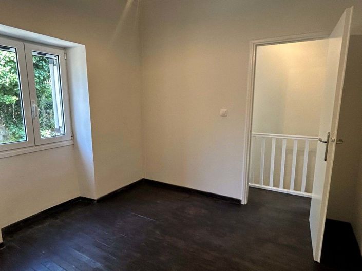 Image No.10-2 Bed House for sale