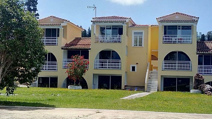 Image No.2-Un hôtel de 11 chambres à vendre à Lefkimmi