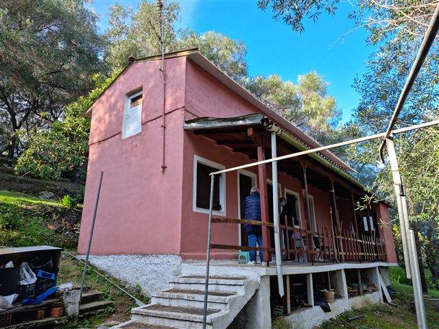 Image No.1-2 Bed House for sale