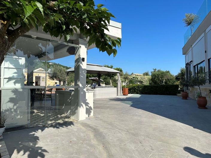 Image No.3-Maison de 9 chambres à vendre à Kassiopi