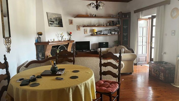 Image No.5-2 Bed House for sale