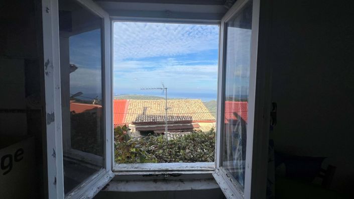 Image No.10-3 Bed House for sale