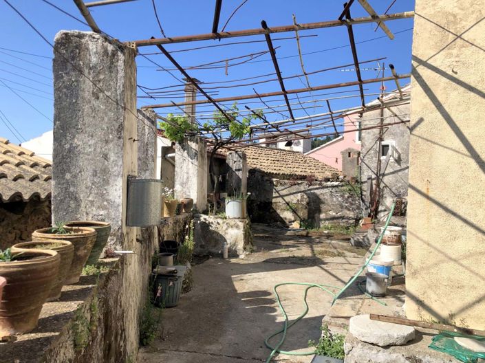 Image No.10-3 Bed Property for sale