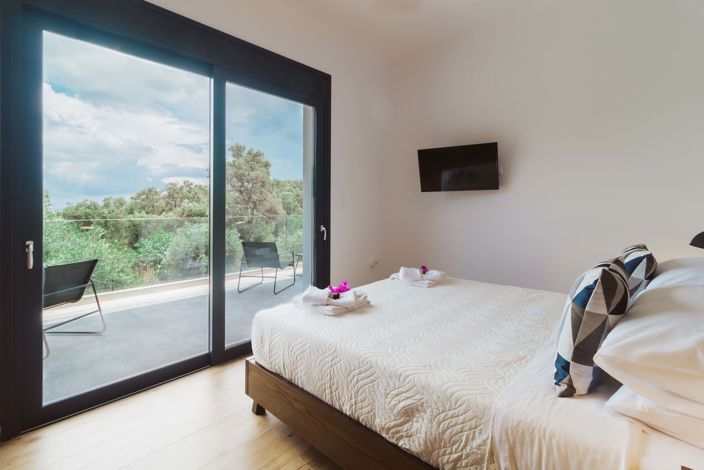 Image No.19-5 Bed House for sale